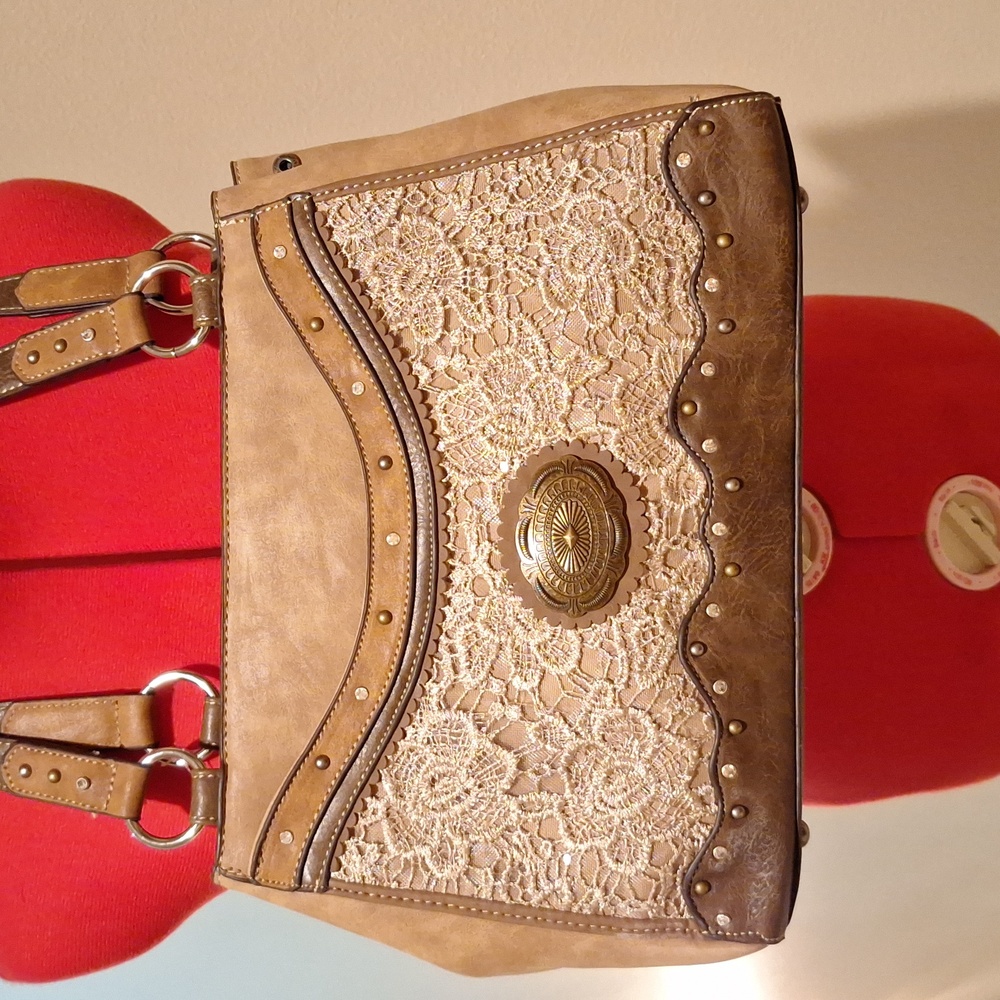 Justin Purse - Picture 2 of 16
